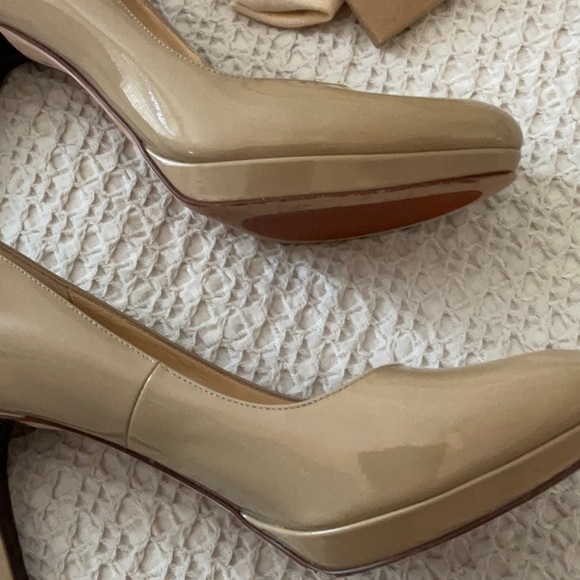 Cole Hahn Chelsea Pump - Picture 7 of 8